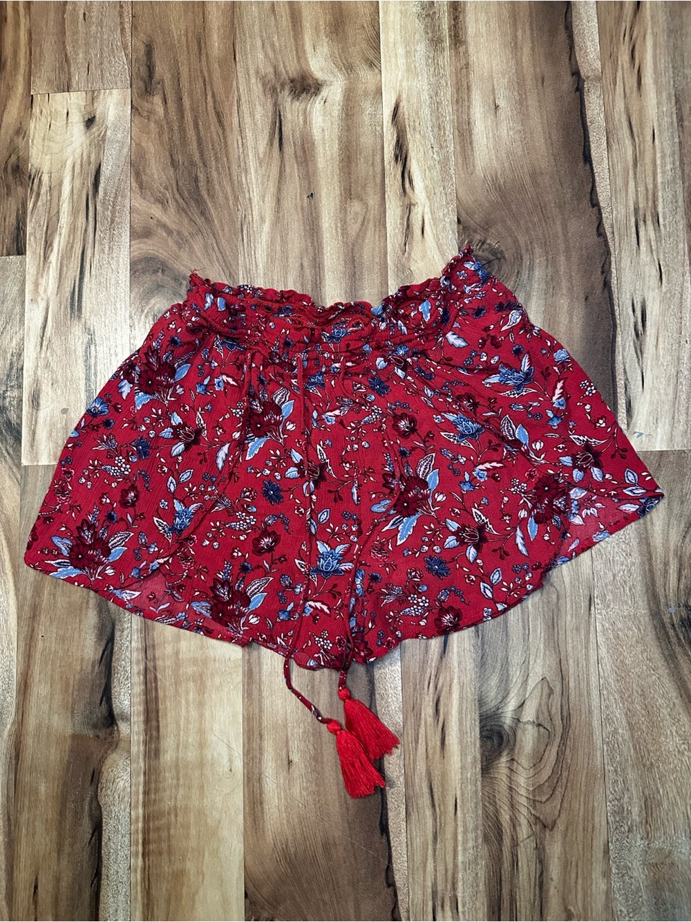 American Eagle Red Floral Boho Tassel Flowy Shorts Women’s Small Cottagecore